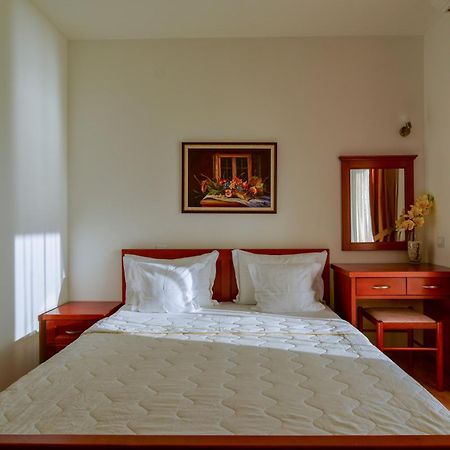 Apartments Leut Sveti Stefan Eksteriør bilde