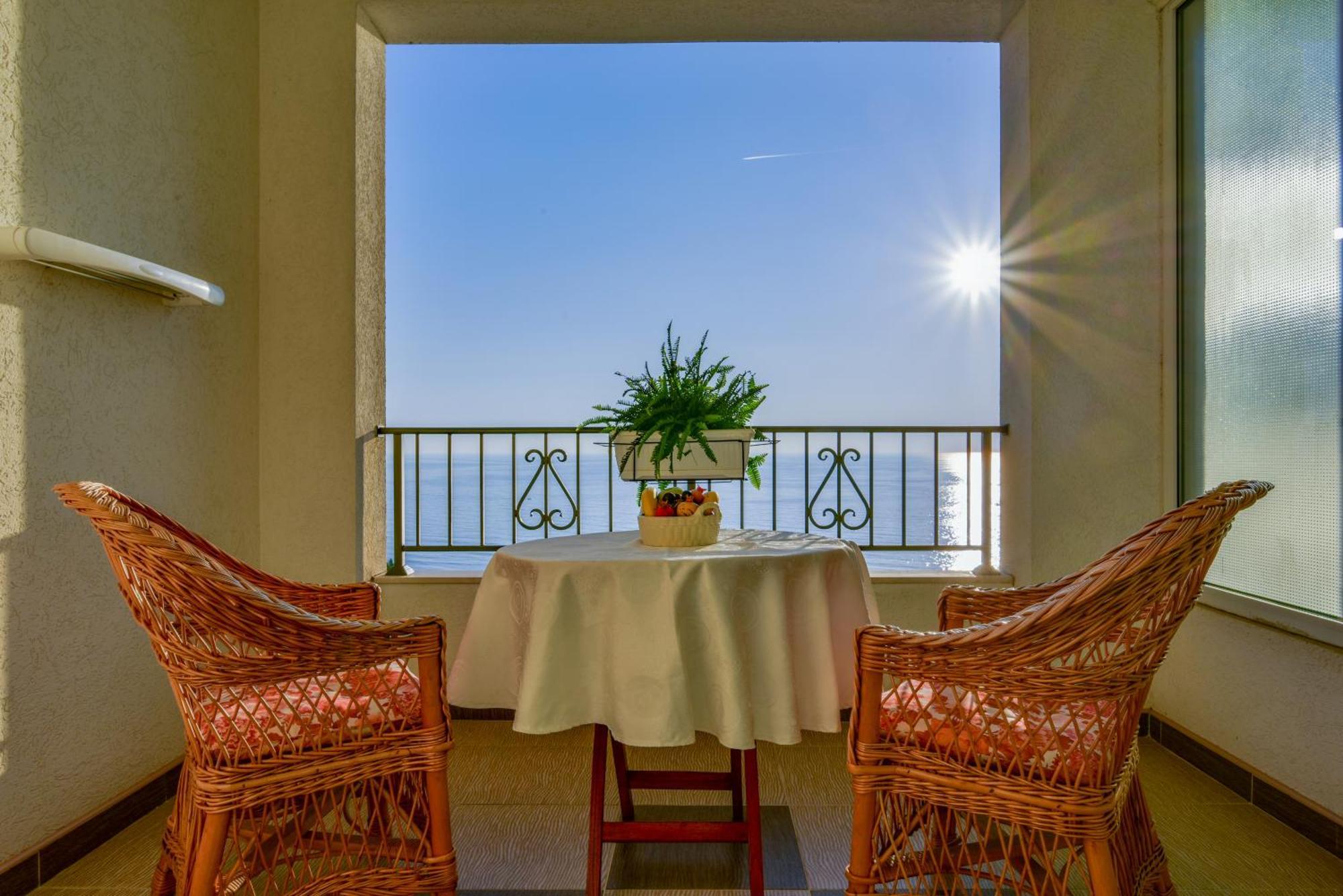 Apartments Leut Sveti Stefan Rom bilde