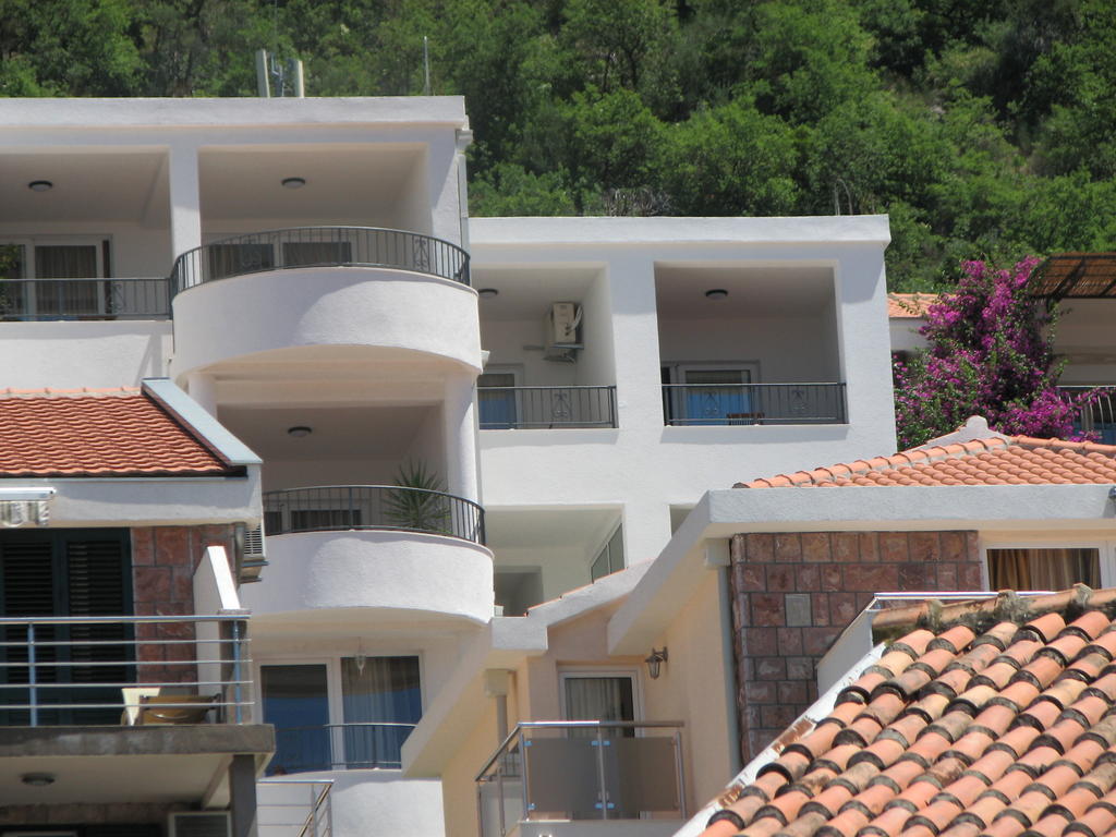 Apartments Leut Sveti Stefan Eksteriør bilde